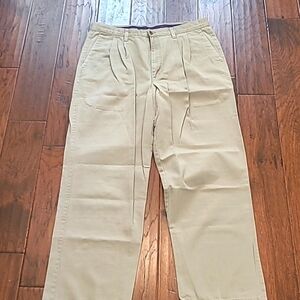 Dockers men's pleated khaki pants size 36x32